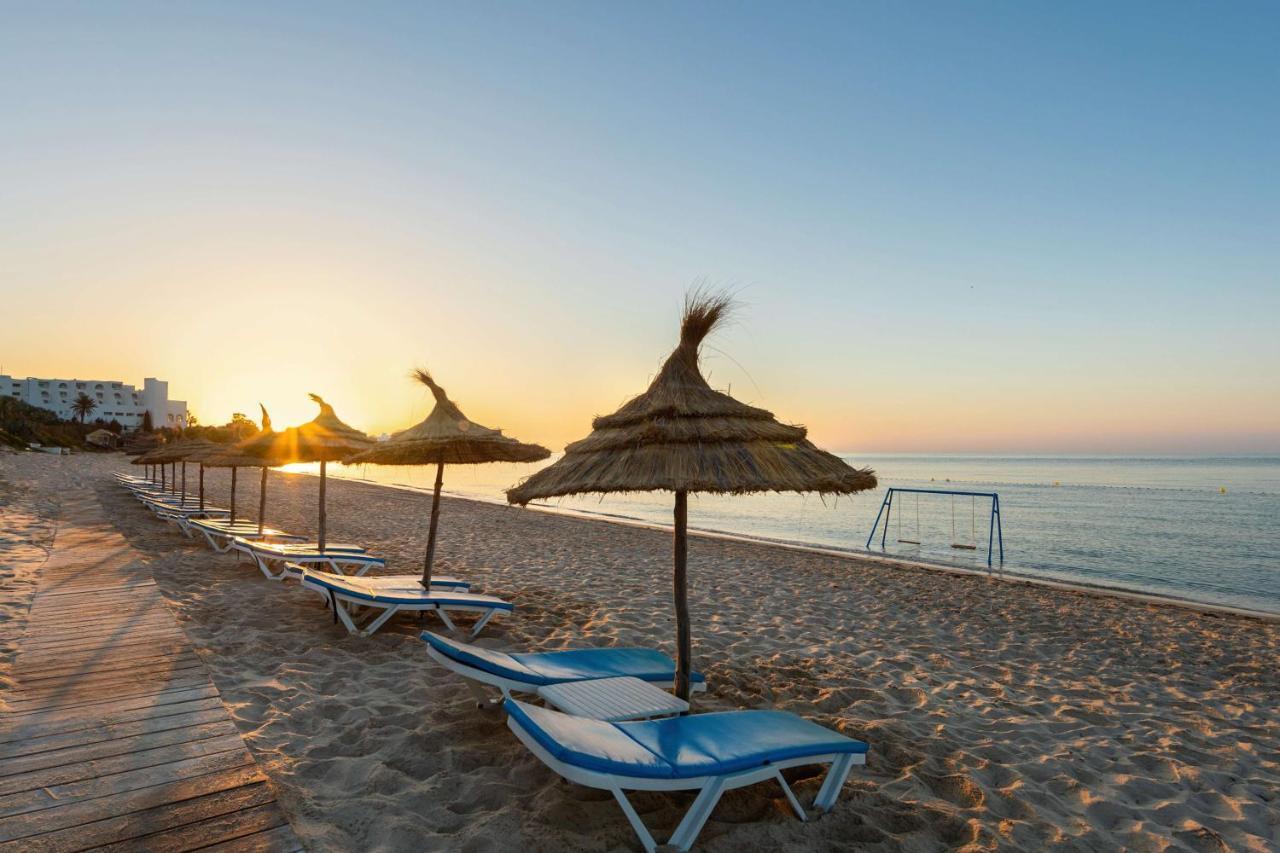 래디슨 블루 리조트 앤 탈라소 함마메트 외부 사진 Sunset at the beach of Portals Nous