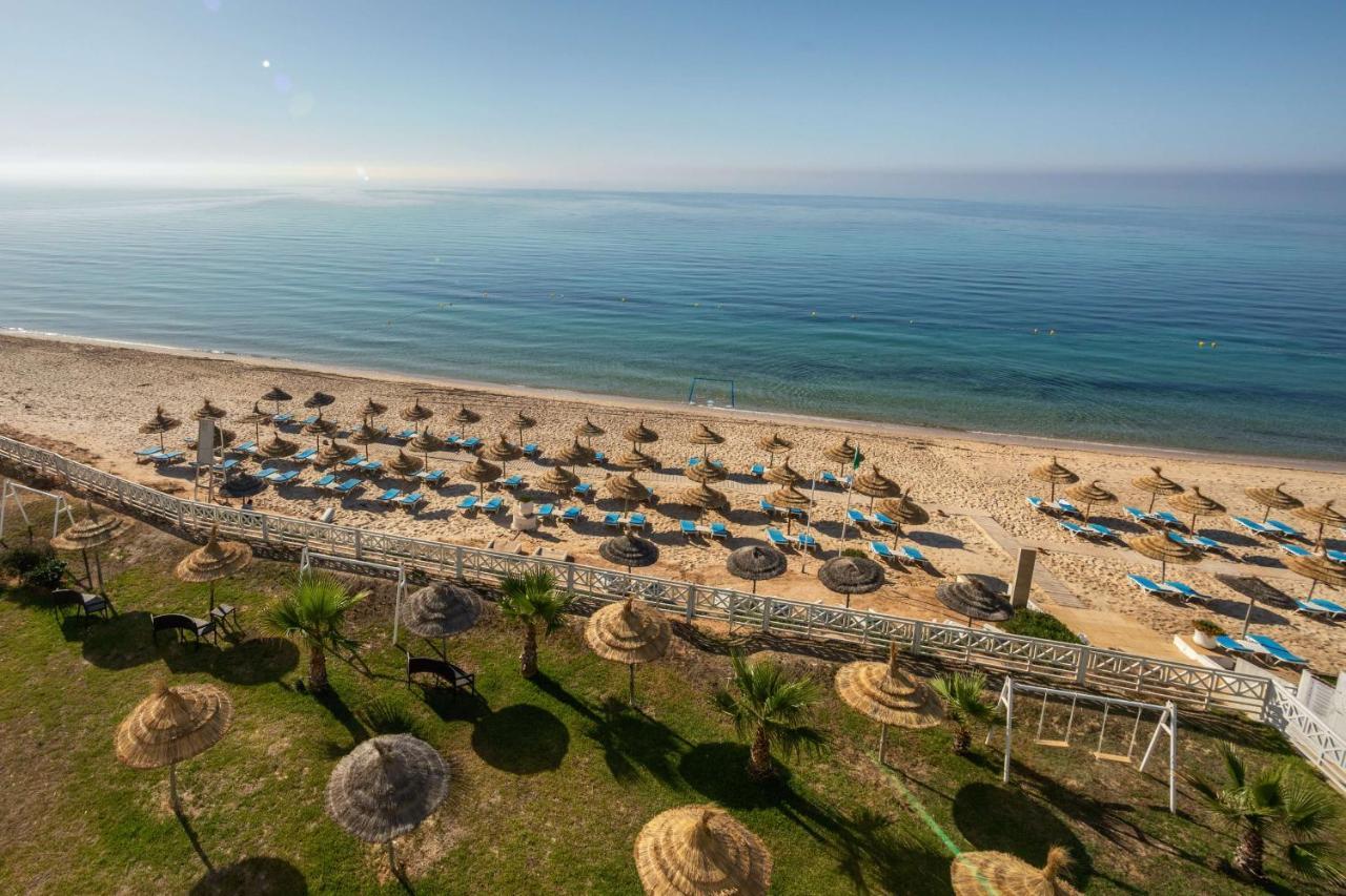 래디슨 블루 리조트 앤 탈라소 함마메트 외부 사진 The beach of the resort