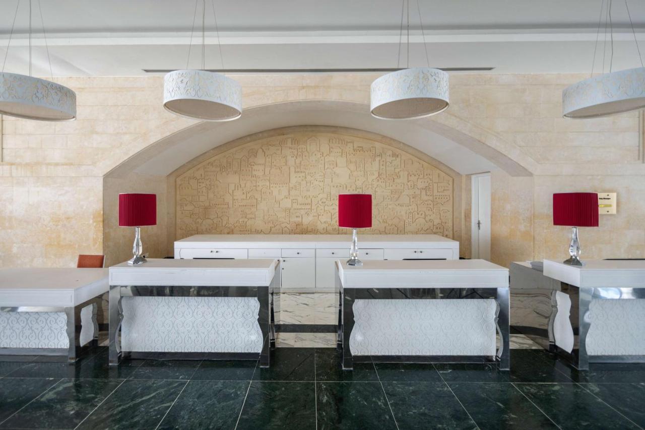 래디슨 블루 리조트 앤 탈라소 함마메트 외부 사진 The reception area of the hotel