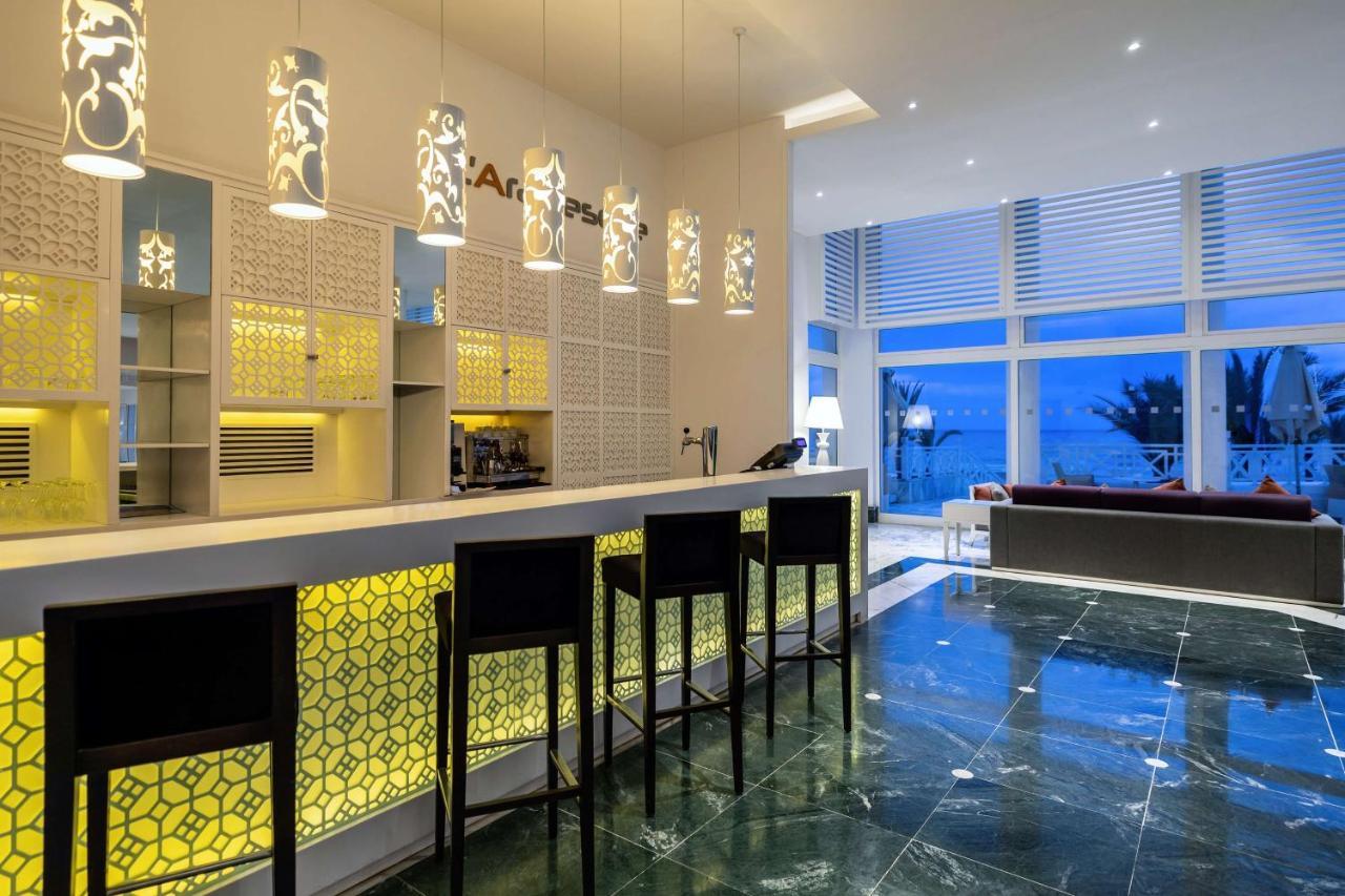 래디슨 블루 리조트 앤 탈라소 함마메트 외부 사진 The bar at the 101 Sky Lounge