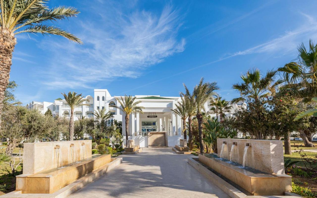 래디슨 블루 리조트 앤 탈라소 함마메트 외부 사진 The entrance of the hotel