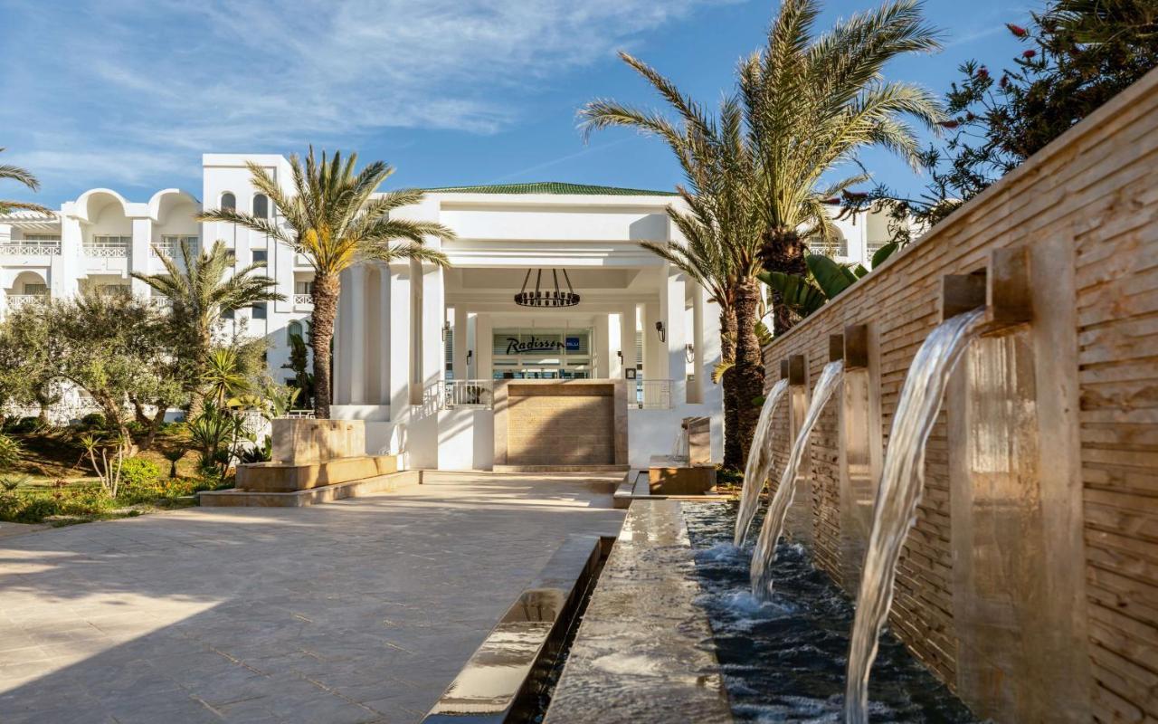 래디슨 블루 리조트 앤 탈라소 함마메트 외부 사진 The resort's entrance