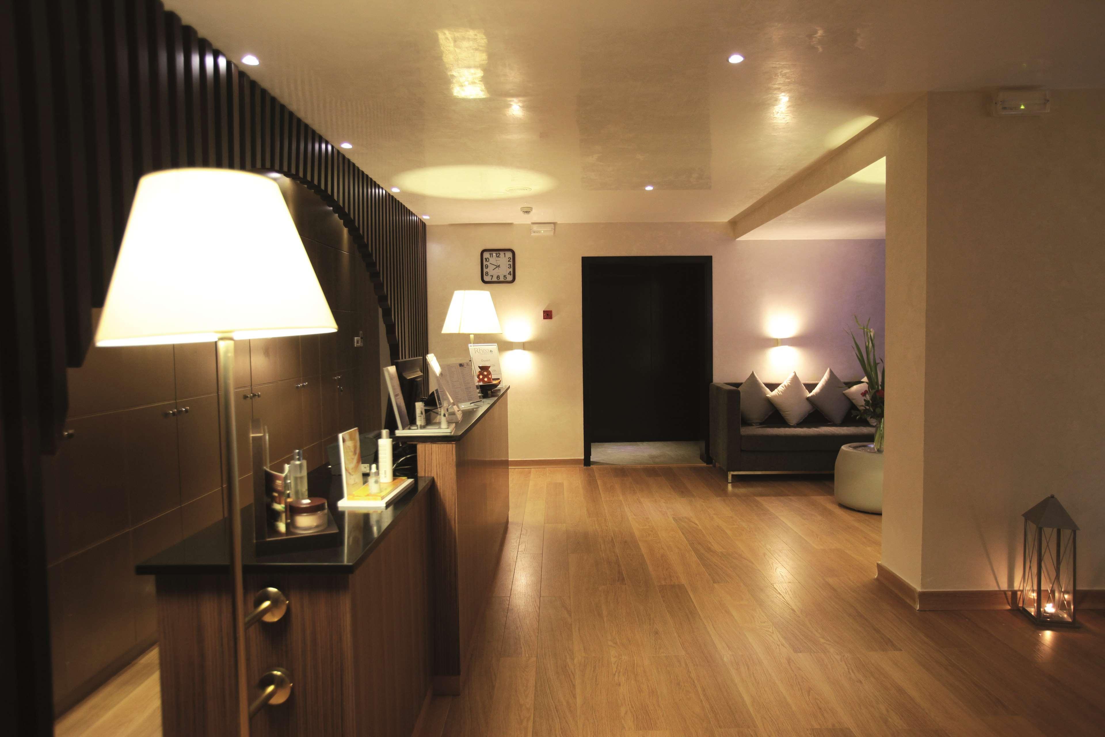 래디슨 블루 리조트 앤 탈라소 함마메트 외부 사진 The interior of a private suite