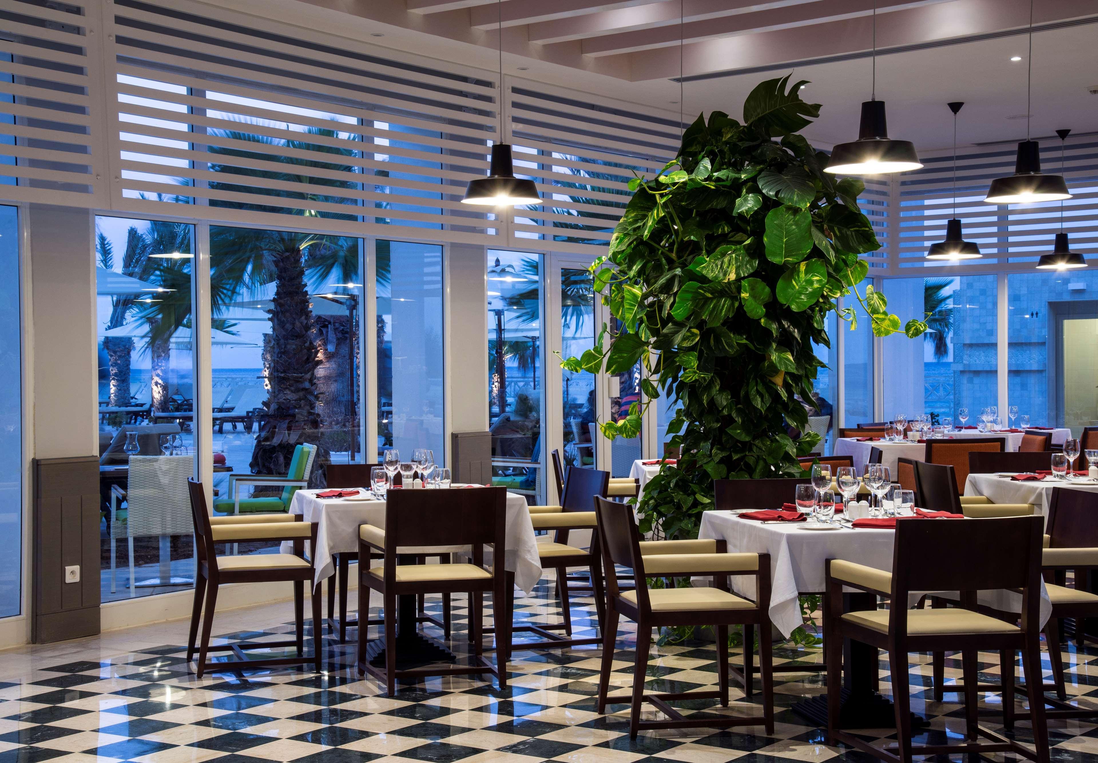 래디슨 블루 리조트 앤 탈라소 함마메트 외부 사진 The restaurant