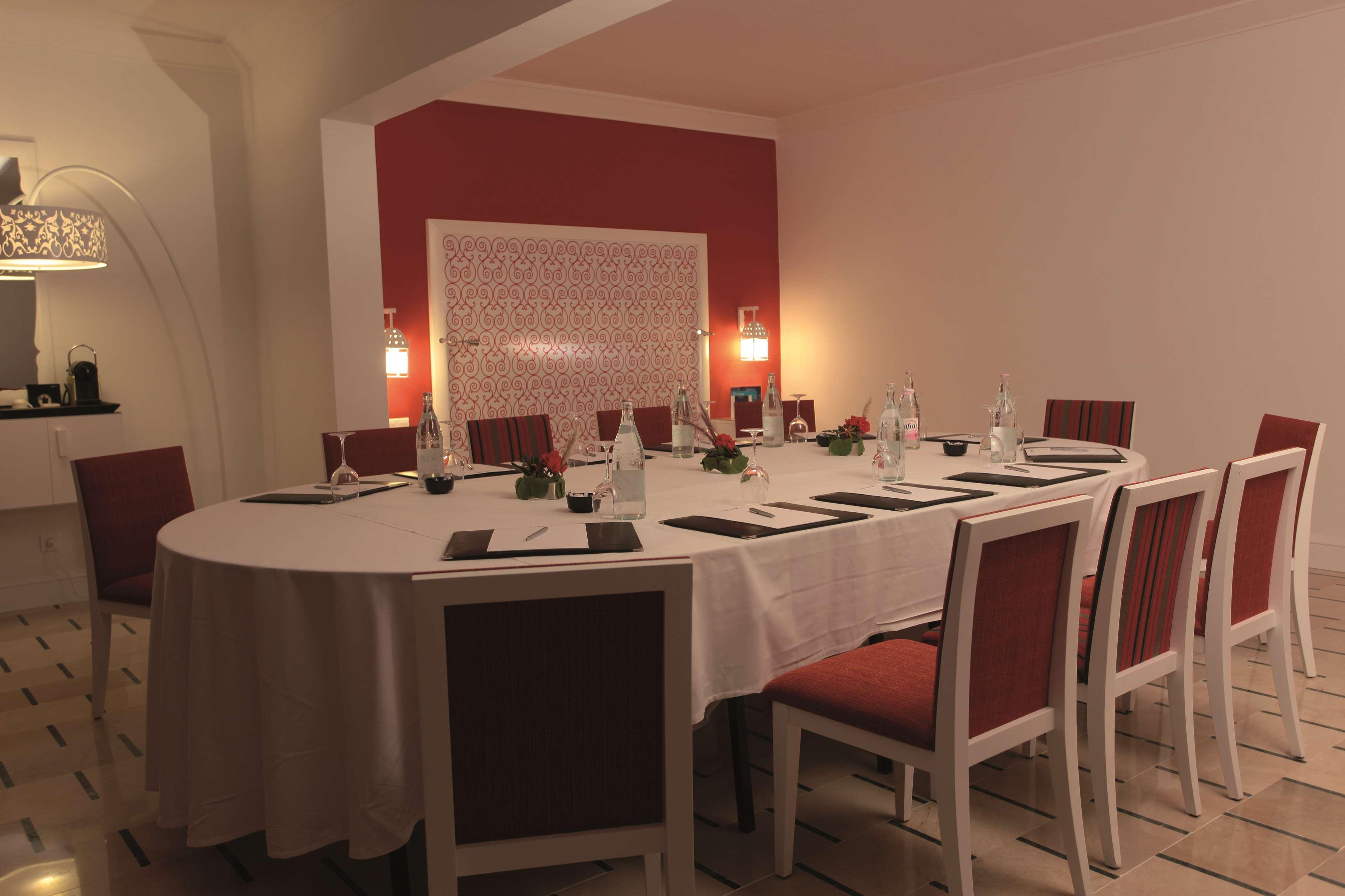 래디슨 블루 리조트 앤 탈라소 함마메트 외부 사진 A restaurant in the hotel