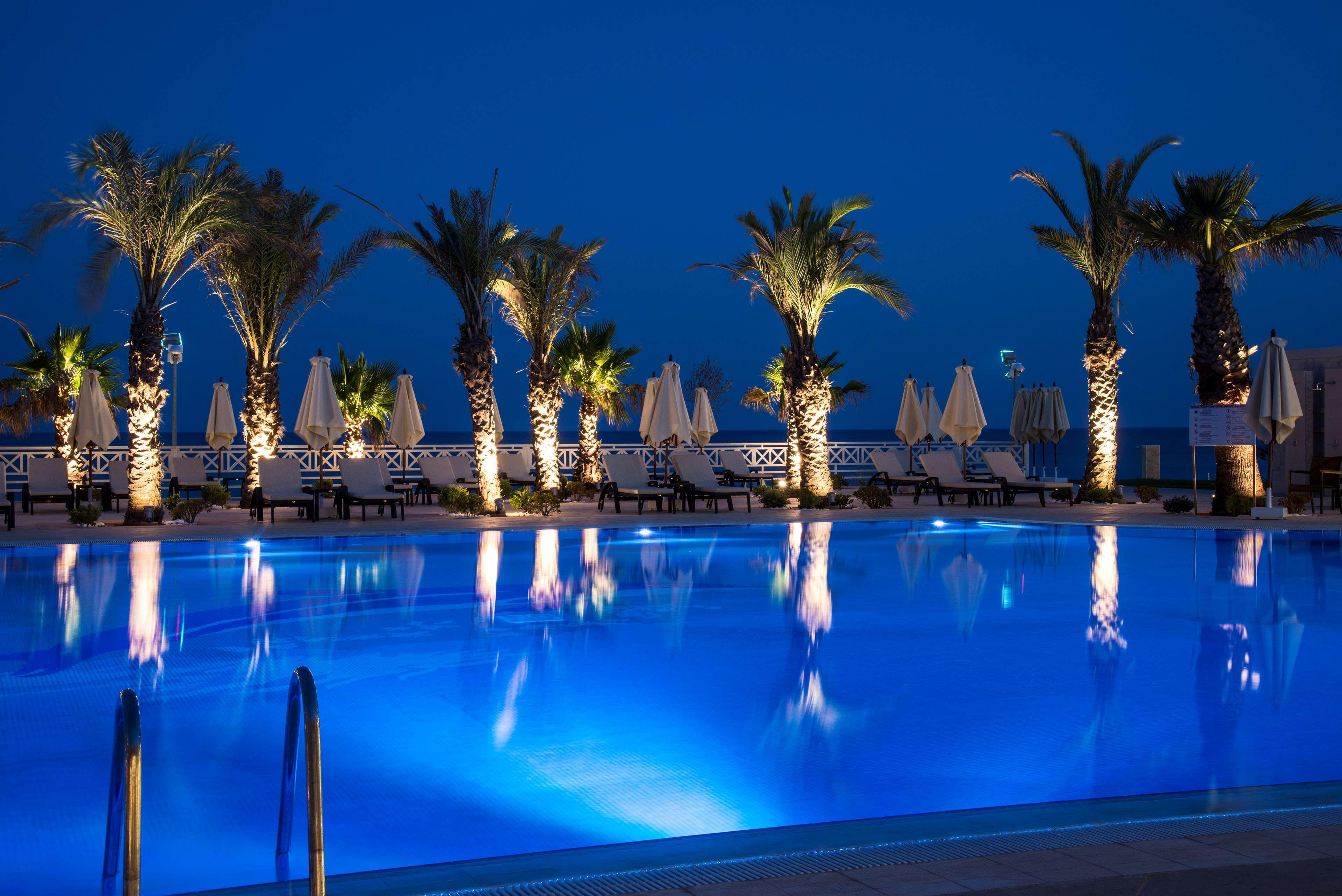 래디슨 블루 리조트 앤 탈라소 함마메트 외부 사진 The pool at the hotel