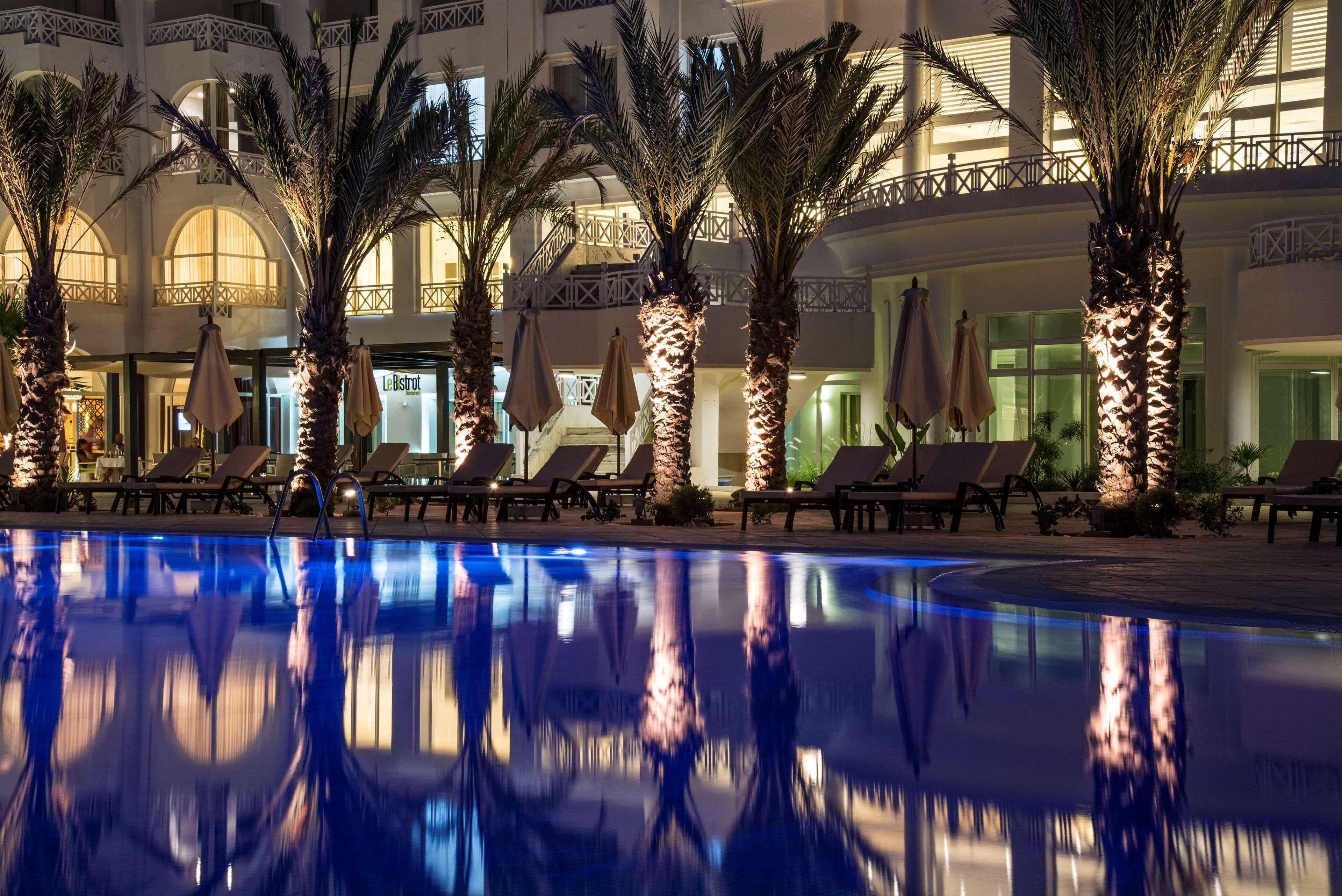 래디슨 블루 리조트 앤 탈라소 함마메트 외부 사진 The Royal Mirage Hotel