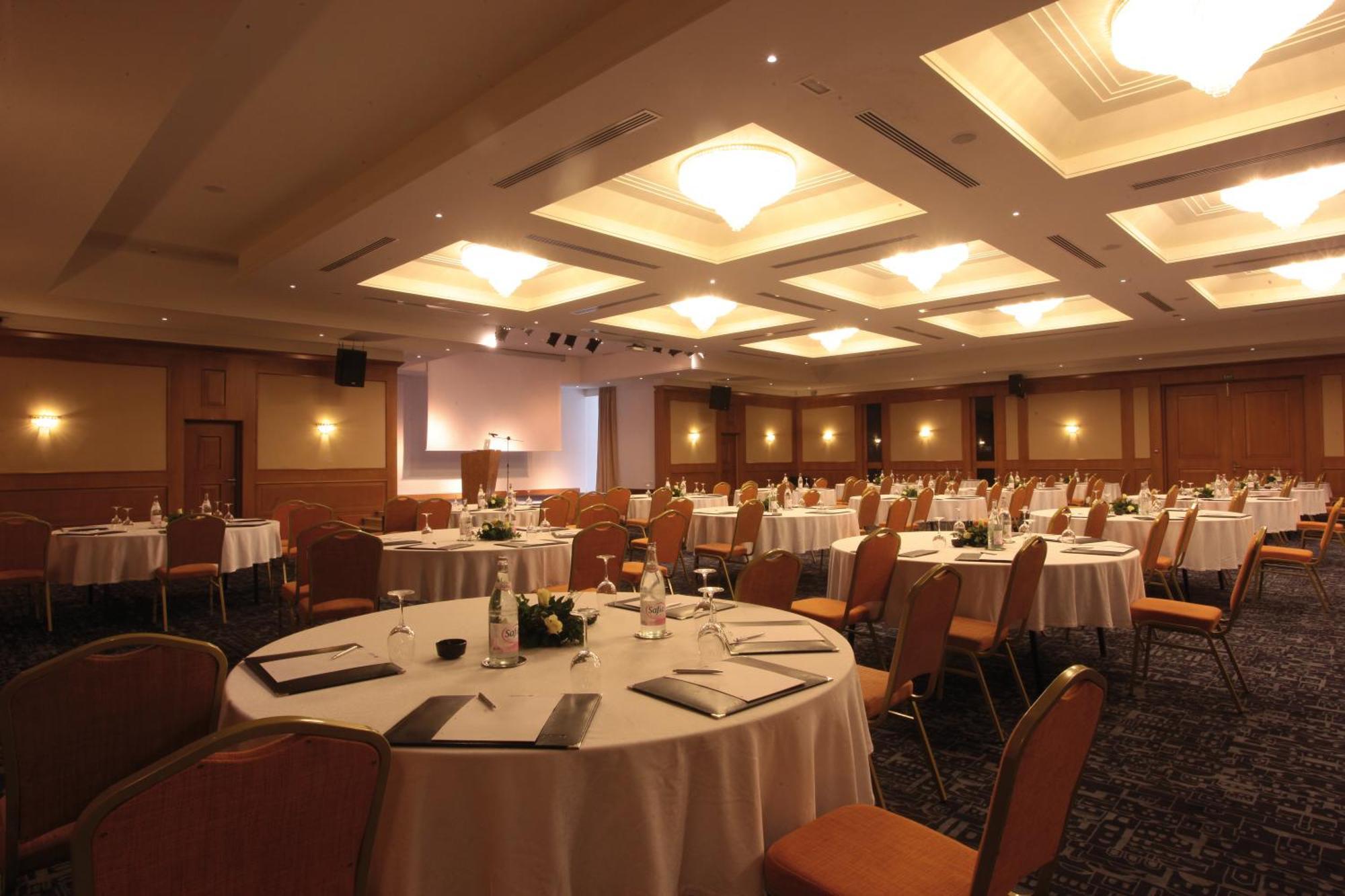 래디슨 블루 리조트 앤 탈라소 함마메트 외부 사진 The ballroom at the hotel
